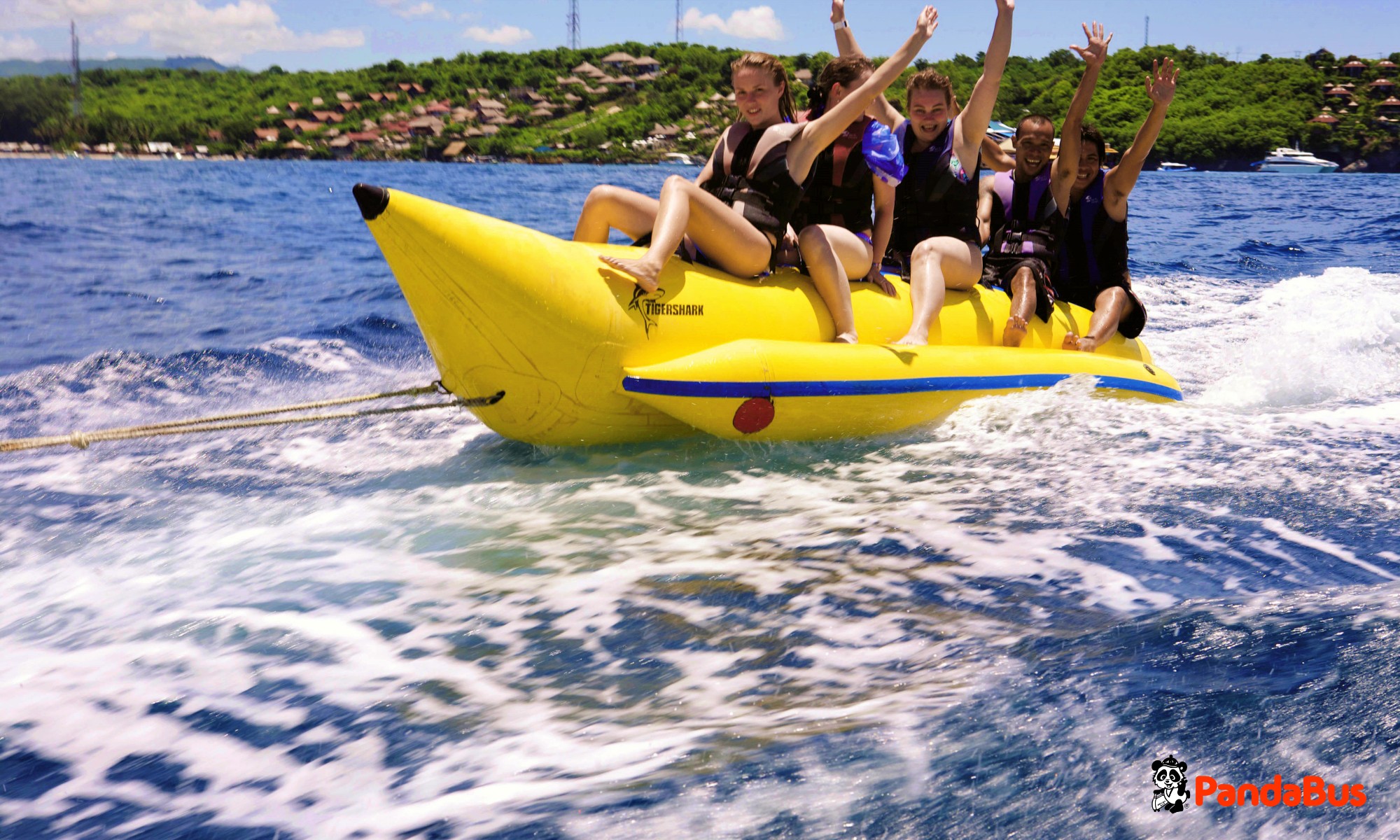 アクティビティ  【料金に含まれているアクティビティ】 半潜水艦でコーラル鑑賞/レンボンガン島ヴィレッジツアー/シュノーケリング/バナナボート乗り放題/ウォータースライダー/海中散策路  【追加オプション(別料金)のアクティビティ】 パラセーリング / 体験ダイビング（初心者向け）/スキューバダイビング（要ライセンス） ※当日、現地でお支払いください。